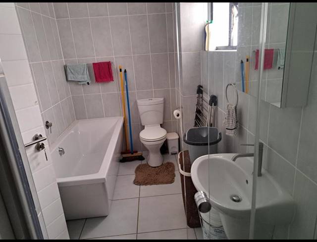 2 BEDROOM PROPERTY TO RENT IN MOOIKLOOF